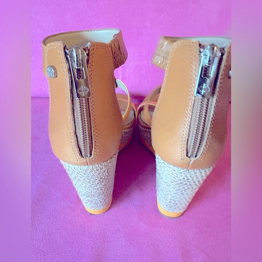 Antonio Melani Tan Leather Wedge T Strap Wedge Sandal Size 7 - Picture 7 of 14